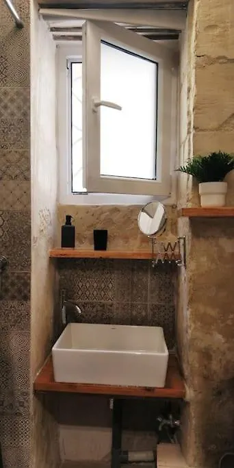 Charming Studio Flat In Cospicua Malta